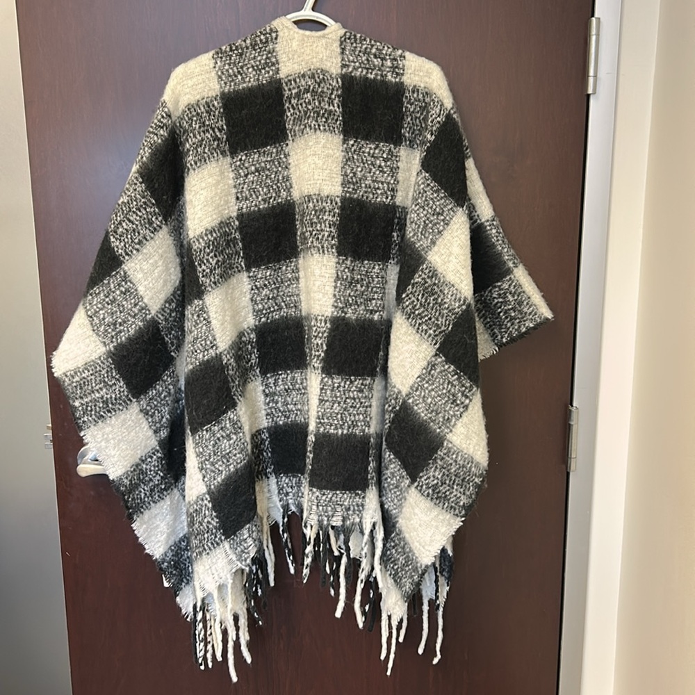 BNWT LOFT Black and White Plaid Fringe Poncho-OS - Picture 4 of 4